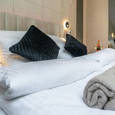 Dasto Jacuzzi Old Town Cracow شقة *