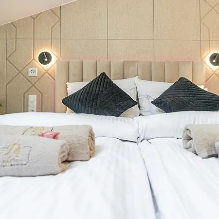 Dasto Jacuzzi Old Town Cracow דירה קרקוב